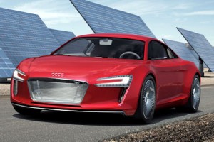 Das Elektroauto E-Tron wird in Zukunft auf dem Werksgelände mit Solarstrom aufgetankt. Dies ist der geballte Elektroauto-Power. Bildquelle: Audi