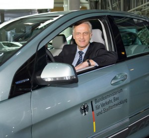 Elektroauto Bundesverkehrsministerium Peter Ramsauer Verkehrsminister Elektromobil Brennstoffzellen