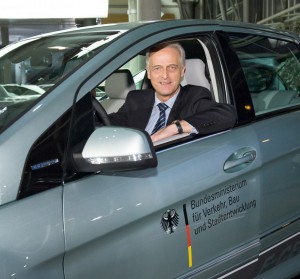 Elektroauto Bundesverkehrsministerium Peter Ramsauer Verkehrsminister Elektromobil Brennstoffzellen Elektroauto Bundesverkehrsministerium Peter Ramsauer Verkehrsminister Elektromobil Brennstoffzellen