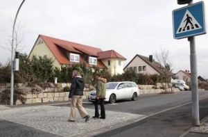Elektroauto DBSV Geräuschlos Elektromobil Hybridauto Elektroauto DBSV Geräuschlos Elektromobil Hybridauto