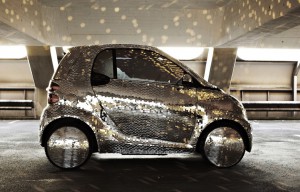 Elektroauto Smart Fortwo im Disco-Look Elektromobil Smart Fortwo Diskokugel