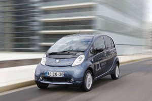 Elektroauto iOn Peugeot DB Energie vertreiben leasen Elektromobil Berlin mieten