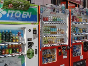 Getränkeautomaten als Ladestation für Elektroautos Elektromobil Stromtankstelle Getränkeautomaten als Ladestation für Elektroautos Elektromobil Stromtankstelle
