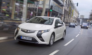 Elektroauto Opel Ampera im Fahrtest aussen Elektroauto Opel Ampera im Fahrtest aussen