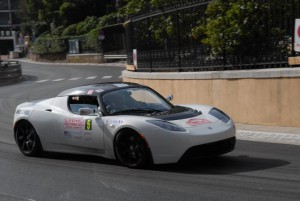 Elektroauto Tesla belget Platz 1 auf Rallye Monte Carlo Elektromobil