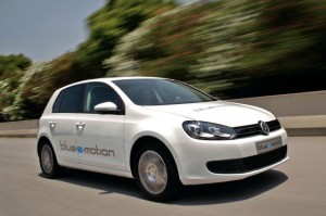 VW liefert weitere Testfahrzeuge des Elektroauto Golf Blue-E-Motion aus
