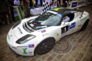 Elektroauto Tesla Roadster gewinnt zum zweiten mal die e-miglia