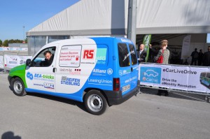Elektroauto fährt mit einer Batterieladung 1000 Kilometer weit