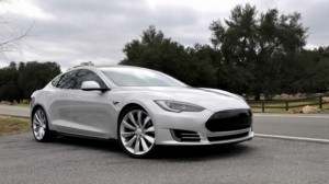Tesla gibt die Preise für sein Elektroauto Model S bekannt