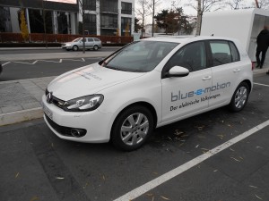 Tests mit dem Elektroauto VW Golf Blue-E-Motion verlaufen gut