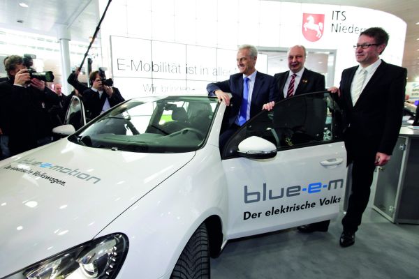 VW und Partner stellen ihre Bewerbung für das Schaufenster Elektromobilität auf der Cebit vor