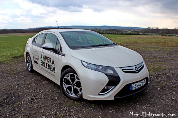 Elektroauto Opel Ampera schräg vorne nah