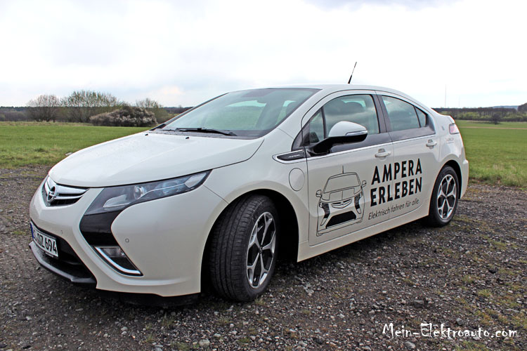 Plug-In Hybridauto Opel Ampera schräg vorne links