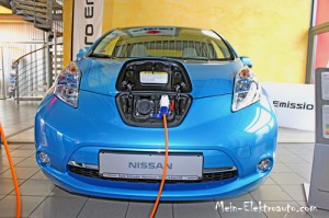 Dies ist das Elektroauto Nissan Leaf.
