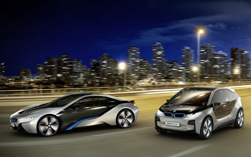 Die Elektroautos BMW i8 Concept (links) und i3 Concept.  Bildquelle: BMW 