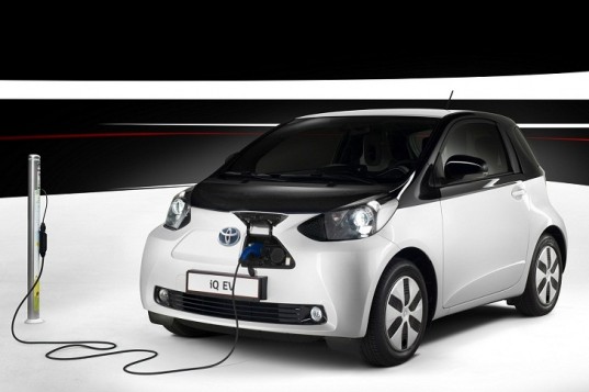 Toyota will die Reichweite seiner Elektroautos mit Lithium-Ionen Batterien verlängern