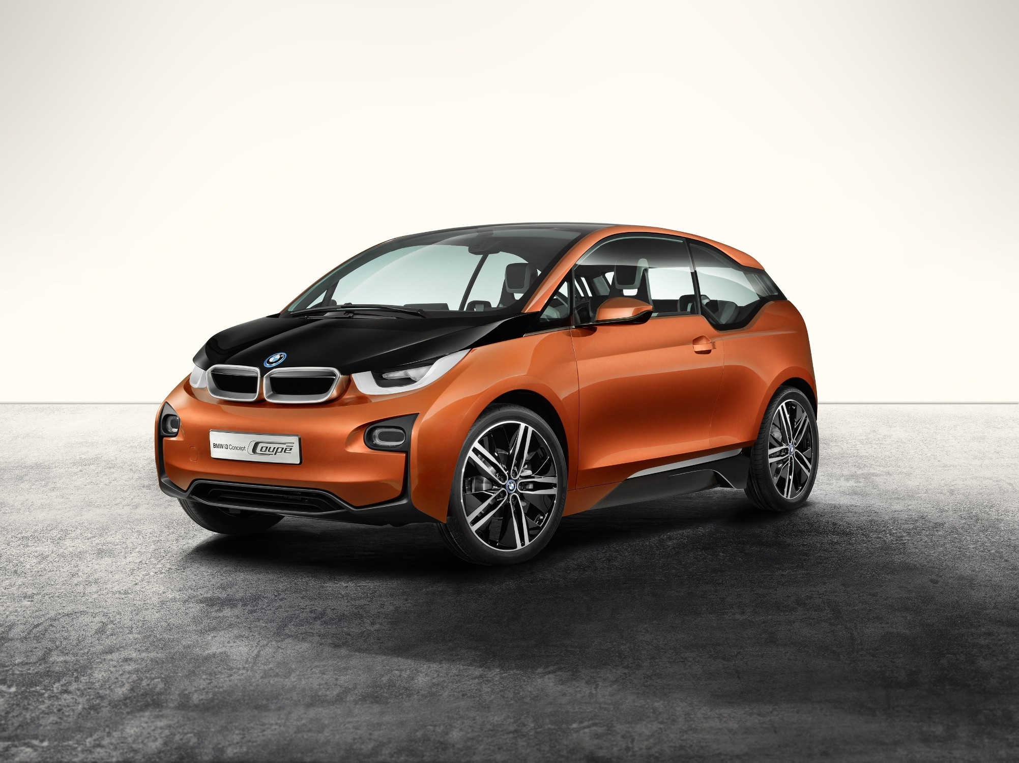 Die Serienversion des Elektroauto BMW i3 wird auf der Automesse Auto-Salon Genf der Öffentlichkeit präsentiert. Bildquelle: BMW