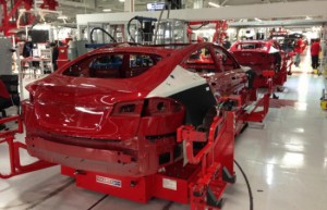 Dies ist eines der Exemplare des Elektroauto Tesla Model S in Rot. Bildquelle: Tesla Motors / Elon Musk