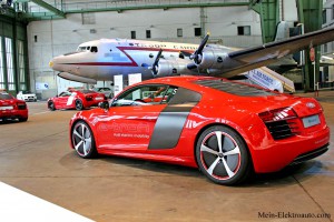 Elektroauto Audi R8 e-tron mit Rosinenbomber