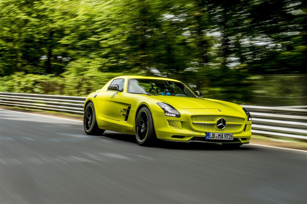Elektroauto Mercedes-Benz SLS AMG Coupé Electric Drive (2013) - Rundenrekord für Elektro-Serienfahrzeuge auf der Nürburgring-Nordschleife;: Rekordzeit 7:56,234 Minuten