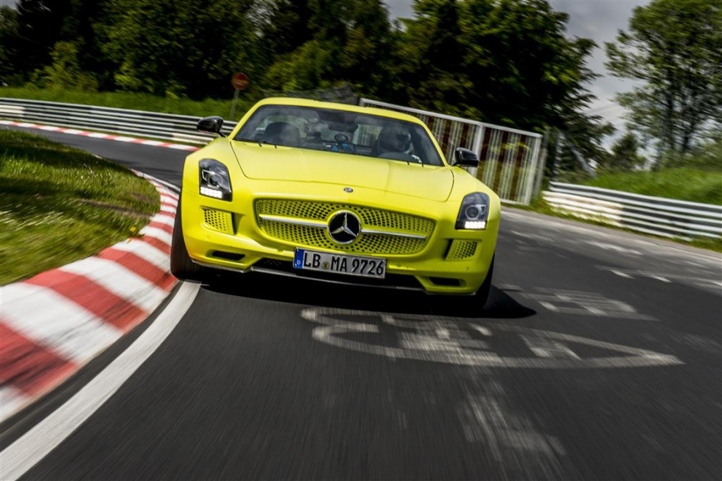 Elektroauto Mercedes-Benz SLS AMG Coupé Electric Drive (2013) - Rundenrekord für Elektro-Serienfahrzeuge auf der Nürburgring-Nordschleife;: Rekordzeit 7:56,234 Minuten