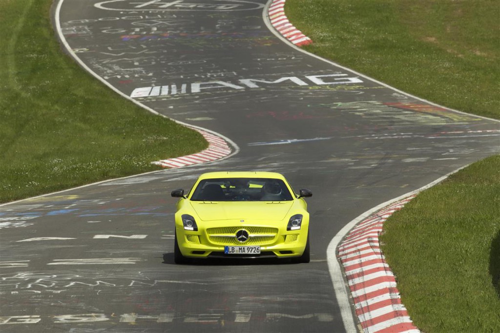 Elektroauto Mercedes-Benz SLS AMG Coupé Electric Drive (2013) - Rundenrekord für Elektro-Serienfahrzeuge auf der Nürburgring-Nordschleife;: Rekordzeit 7:56,234 Minuten