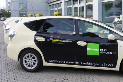 Münchner Taxiunternehmen TCO erhält „national Energy Globe Award Germany“.  Foto: Toyota/Auto-Reporter.NET