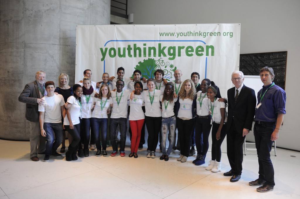 Jugendgruppe aus Windhoek, Namibia, auf dem 1. Weltjugend-Nachhaltigkeitsgipfel von „youthinkgreen