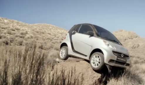 Das Elektroauto Smart Fortwo Electric Drive im Off-Road- Einsatz. Bildquelle: Smart/Youtube