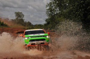 Mitsubishi Outlander PHEV bei der „Asia Cross Country Rallye“. Foto: Auto-Medienportal.Net/Mitsubishi