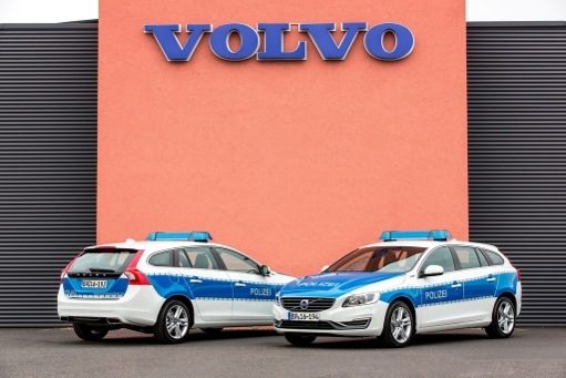 Zwei Exemplare des Plug-In Hybridauto Volvo V60 Plug-In Hybrid. Bildquelle: Volvo V60 Plug-in-Hybrid für die Bundespolizei. Foto: Auto-Medienportal.Net/Volvo 