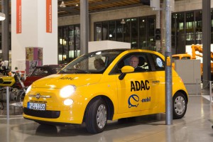 Dr. Markl, Erster Vizepräsident des ADAC, fährt den E-Karabag ins Verkehrszentrum des Deutschen Museums.  Foto:     Auto-Medienportal.Net/ADAC 