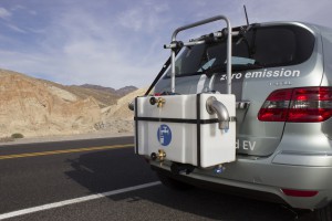 „The Death Valley Experiment“: Diane Kruger und Joshua Jackson mit dem Mercedes-Benz B-Klasse F-Cell im Death Valley, USA.  Foto:     Auto-Medienportal.Net/Daimler 