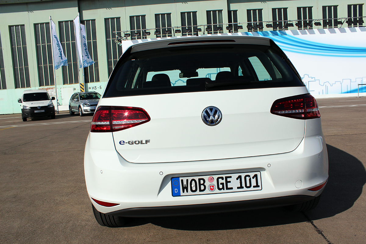 Elektroauto VW e-Golf von hinten