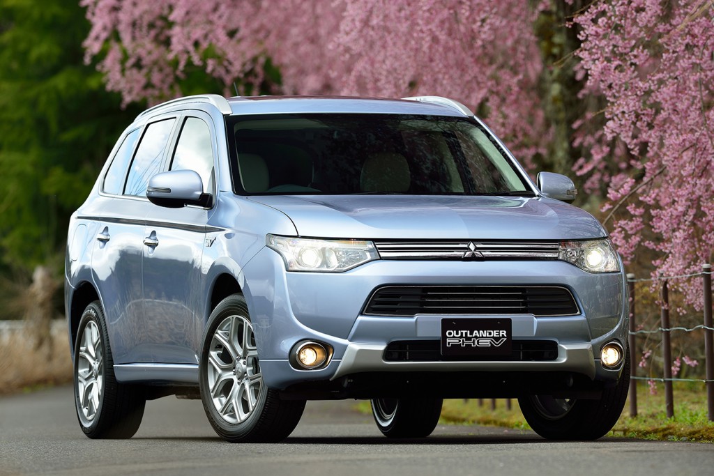 Markteinführung für den Plug-in Hybrid Outlander beim Kirschblütenfest am 17. Mai bei den Mitsubishi Händlern. Nach 5-Sternen beim Euro NCAP hat das sparsame und umweltfreundliche Fahrzeug jetzt auch in Japan die Bestwertung von 5 Sternen erhalten.  Bildquelle: Mitsubishi