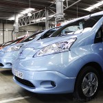 Elektroauto Nissan e-NV200 nebeneinander