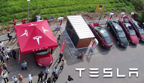 Die Eröffnungsfeier des 12. Supercharger in Kamen. Bildquelle: Tesla Motors