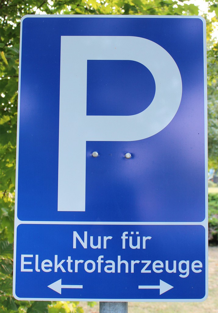 Elektroauto Elektromobilität Parkschild