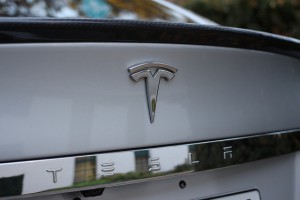 Elektroauto Tesla Model S Schriftzug. Bildquelle: flickR pestoverde (Maurizio Pesce) Creative Commons Attribution 2.0 Generic (CC BY 2.0)