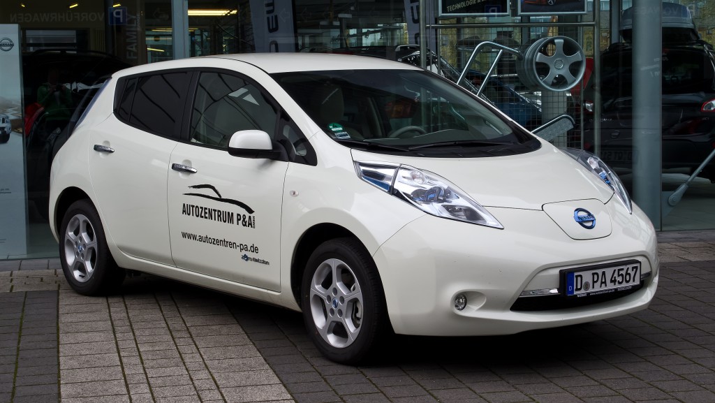 Nissan_Leaf_–_Frontansicht,_28._April_2012,_Düsseldorf