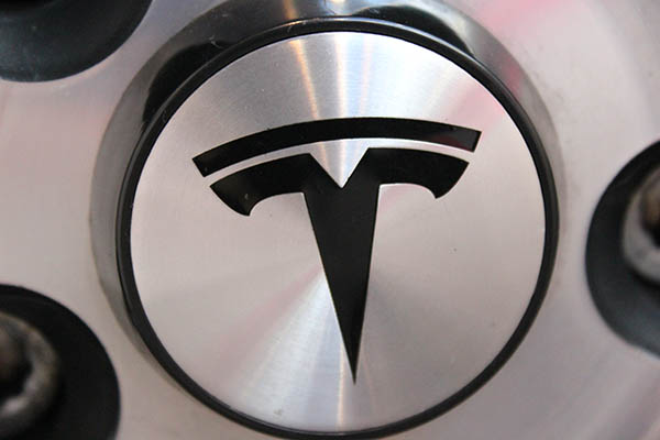 Elektroauto Tesla Model S Radlogo