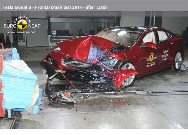 Elektroauto Tesla Model S erhält 5 Sterne beim Euro NCAP Crashtest 1. Bildquelle: Euro NCAP