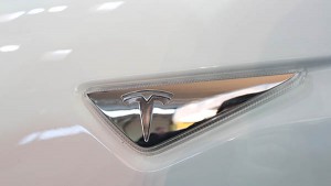 Elektroauto Tesla Model S P85 auf der Cebit Hannover 2015
