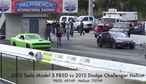 Elektroauto Tesla Model S vs Dodge Challenger Hellcat. Bildquelle: Screenshot vom Youtubevideo, User: Streetcardrags
