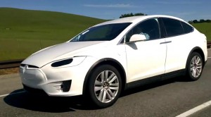 Elektroauto Tesla Model X. Bildquelle: nbkagzw13 / Youtube. Screenshot vom Youtubevideo, Kanal: nbkagzw13