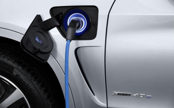 Symbolbild. Plug-In Hybridauto BMW X5 xDrive40E. Bildquelle: BMW