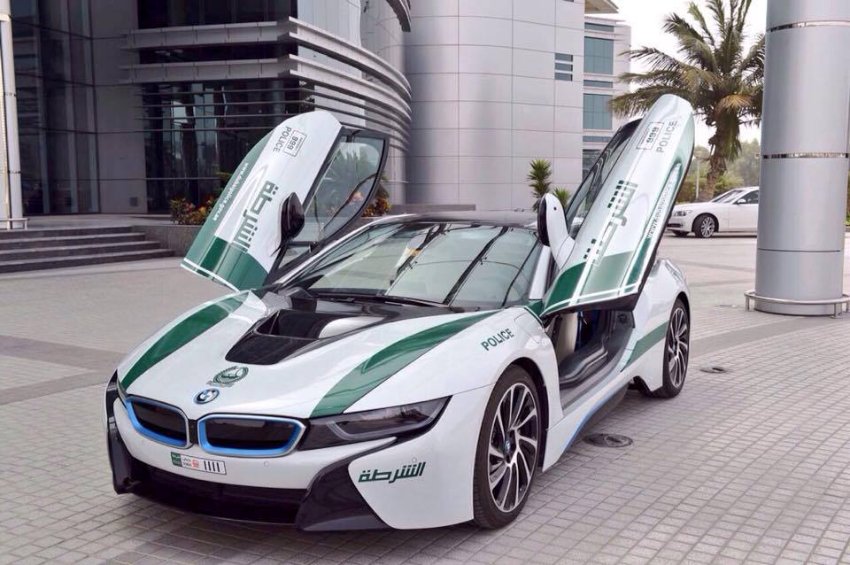Plug-In Hybridauto BMW i8 wird in Dubai als Polizeiauto eingesetzt. Bildquelle: Dubai Police
