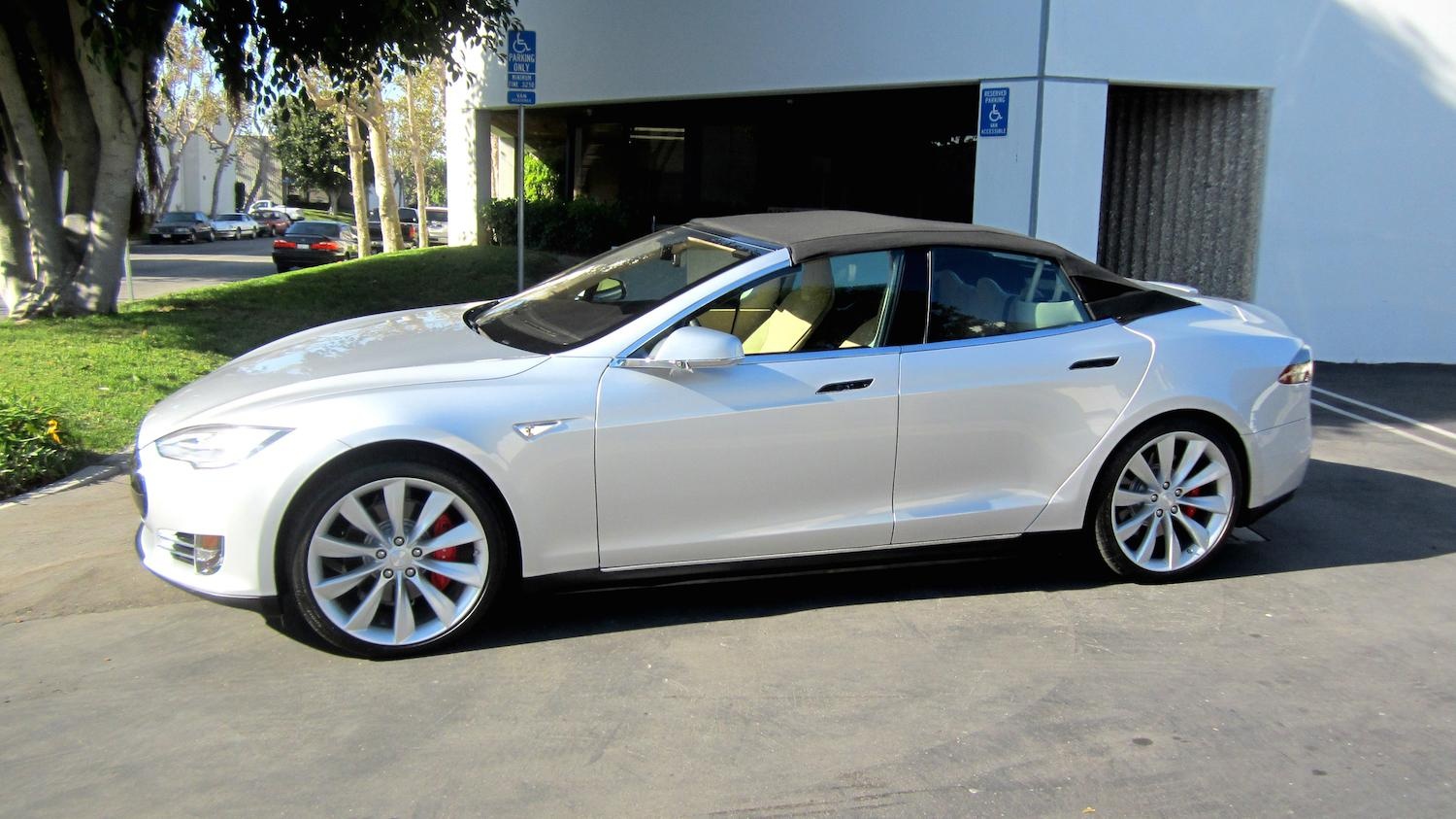 So sieht das Elektroauto Tesla Model S als Cabrio aus. Bildquelle: Newport Convertible Engineering