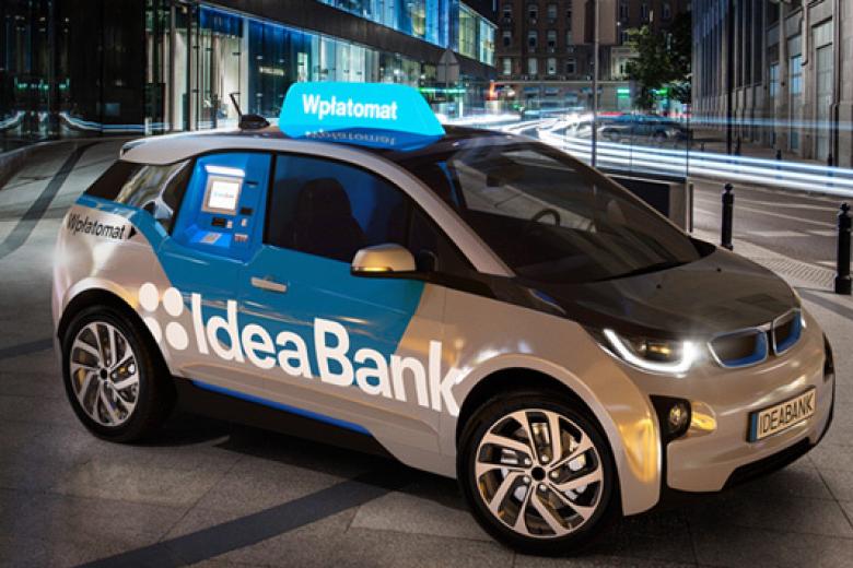 Das Elektroauto BMW i3 wird als fahrender Geldautomat eingesetzt. Foto: Idea Bank