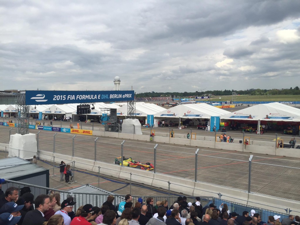 Das erste mal in Berlin: Die Formel E. Bildquelle:  FIA Formel E DHL Berlin ePrix. (http://berlin.fiaformulae.com/de)